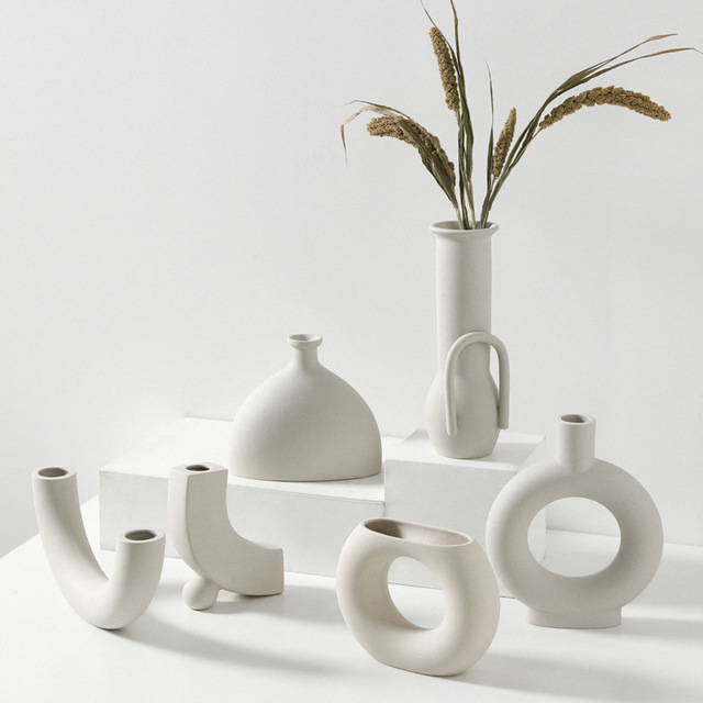 Minimalist ceramic vase with dried flowers